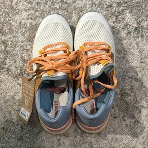 Olukai Wailuku Tennis Shoe New with tags size 9